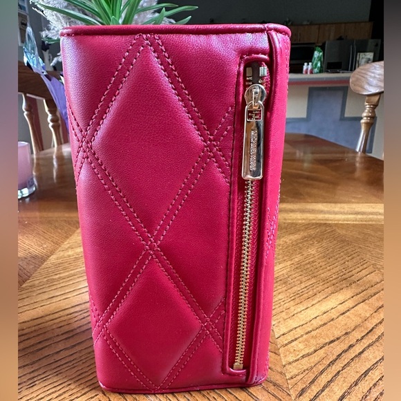 NWT Michael Kors Jet Set Travel
Lg PVC Leather Trifold Wallet (Chili) - Picture 3 of 10